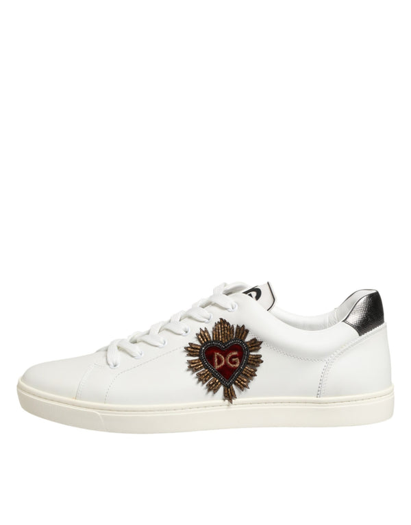 Weiße Leder-Sneaker mit Herz-Applikation