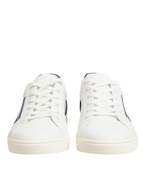Weiße und blaue Sneakers aus Leder mit Logo-Patch