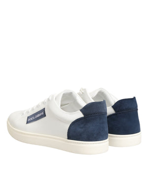 Weiße und blaue Sneakers aus Leder mit Logo-Patch