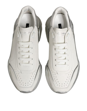 Weiße und silberne Daymaster Sneakers
