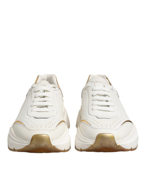 Weiße und goldene Daymaster Sneakers
