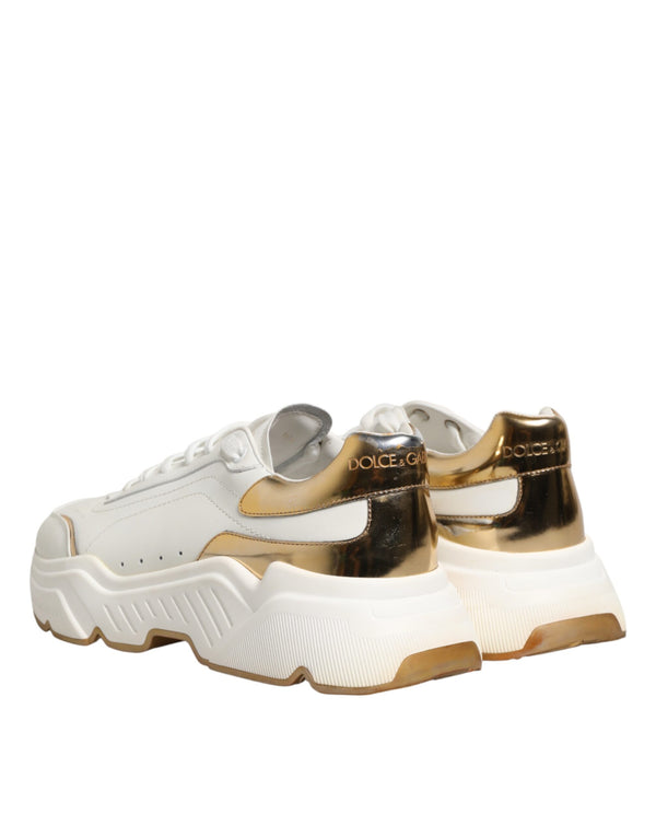 Weiße und goldene Daymaster Sneakers