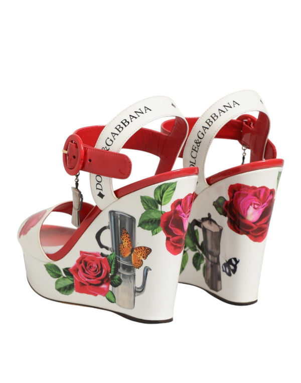 Weiße Sandalen mit Blumenmuster und Knöchelriemen