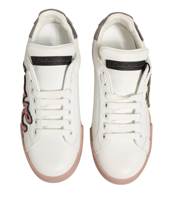 Weiße Leder-Sneaker mit Herz-Motiv