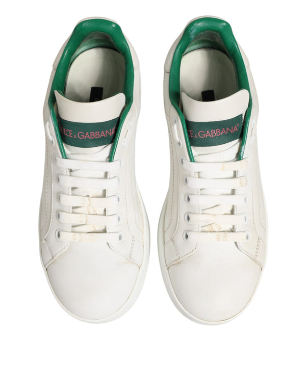 Weiße und grüne Sneakers aus Leder