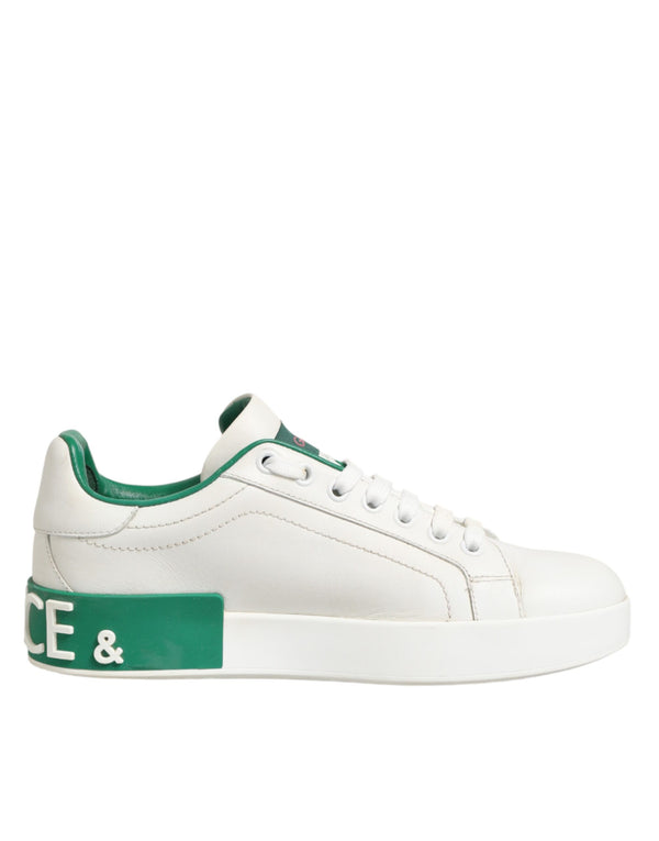 Weiße und grüne Sneakers aus Leder