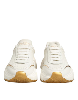 Weiße und goldene Daymaster Sneakers