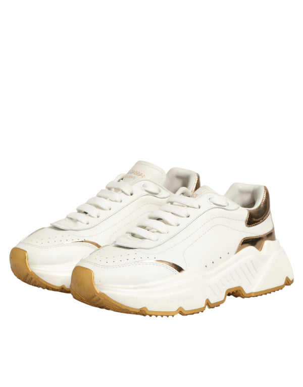 Weiße und goldene Daymaster Sneakers