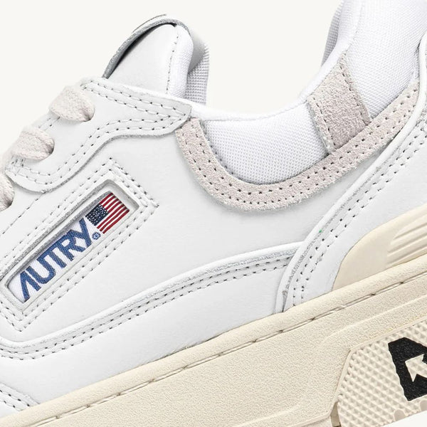 Weiße Leder-Sneakers mit niedrigem Schaft