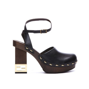 Schwarze Clogs aus Kalbsleder