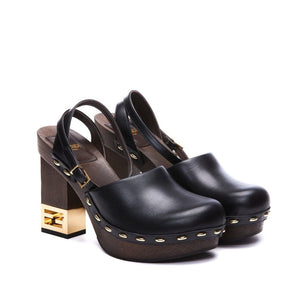 Schwarze Clogs aus Kalbsleder
