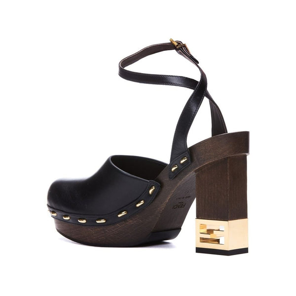 Schwarze Clogs aus Kalbsleder
