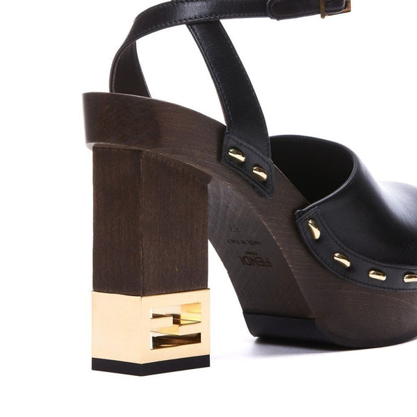 Schwarze Clogs aus Kalbsleder