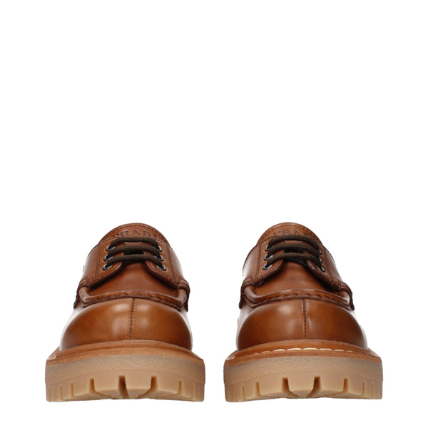 Braune Leder-Oxfords und -Derbies