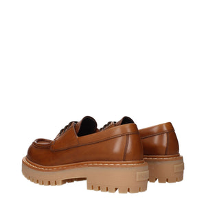 Braune Leder-Oxfords und -Derbies