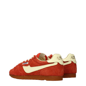 Orangefarbene Wildleder-Sneaker