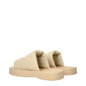 Beigefarbene Lederslipper