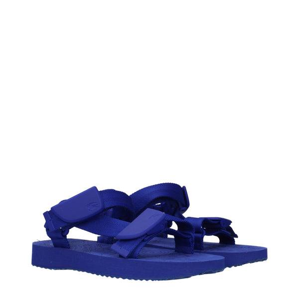 Blaue Stoff-Sandalen