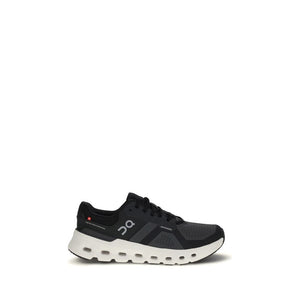 Schwarze Sneaker aus recyceltem Polyester