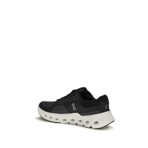 Schwarze Sneaker aus recyceltem Polyester