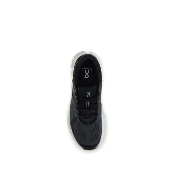 Schwarze Sneaker aus recyceltem Polyester