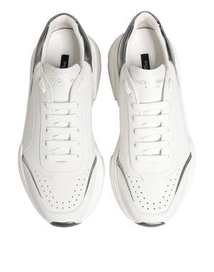 Weiße und silberne Daymaster Sneakers mit niedrigem Schaft