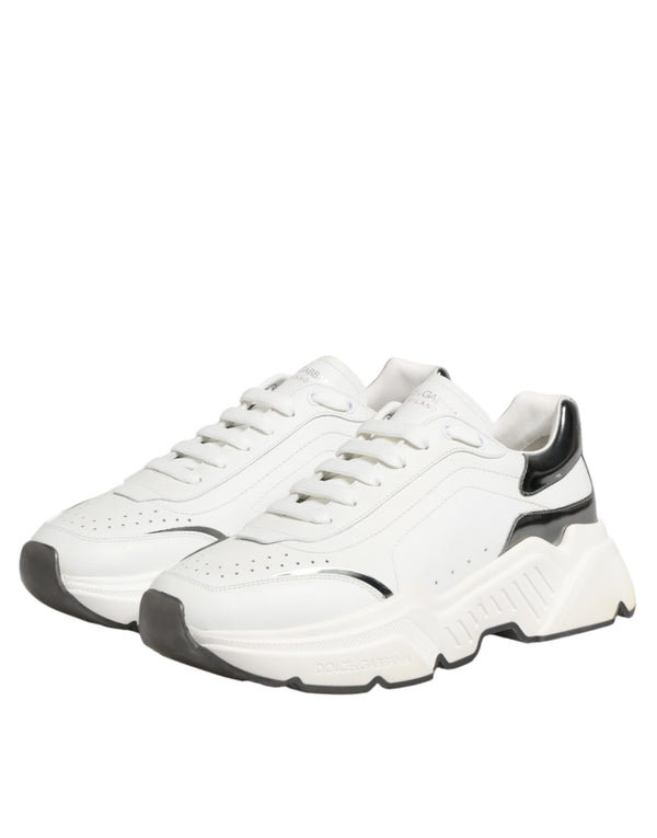 Weiße und silberne Daymaster Sneakers mit niedrigem Schaft