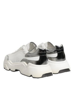 Weiße und silberne Daymaster Sneakers mit niedrigem Schaft
