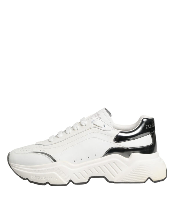 Weiße und silberne Daymaster Sneakers mit niedrigem Schaft