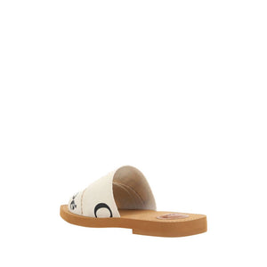 Weiße Gummisandalen